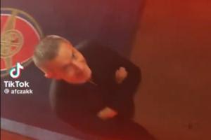 幕后英雄，转会的神！阿森纳球迷赛后朝贝尔塔大喊，后者微微一笑