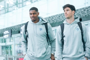 奔赴武汉 开启客场征程