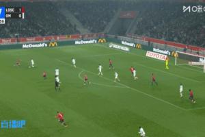 气得跳脚！青木本方禁区外油炸丸子过人，一条龙狂奔80米打门被扑