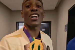 法比奥激动晒奖牌：我终于有冠军了，荣誉薄上终于从零变成1了