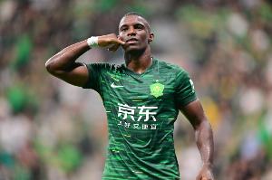 大腿！32岁法比奥决赛戴帽 赛季38场33球收获首座金靴+生涯首冠