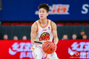 尽力局！姜伟泽攻传一肩挑 7中5&9罚全中拿到22分4板5助