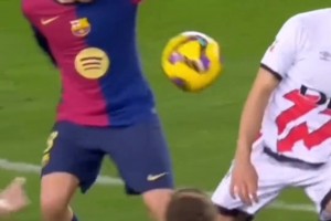 这下稳了！路易斯反击破门，申花2-0领先